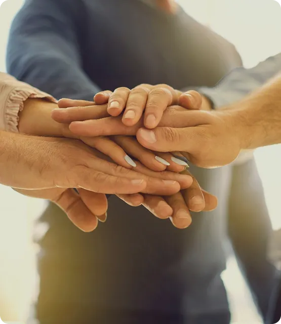 Policière discutant avec quelqu'un